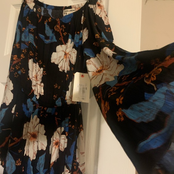 Brand new long sleeve dress - Picture 3 of 5